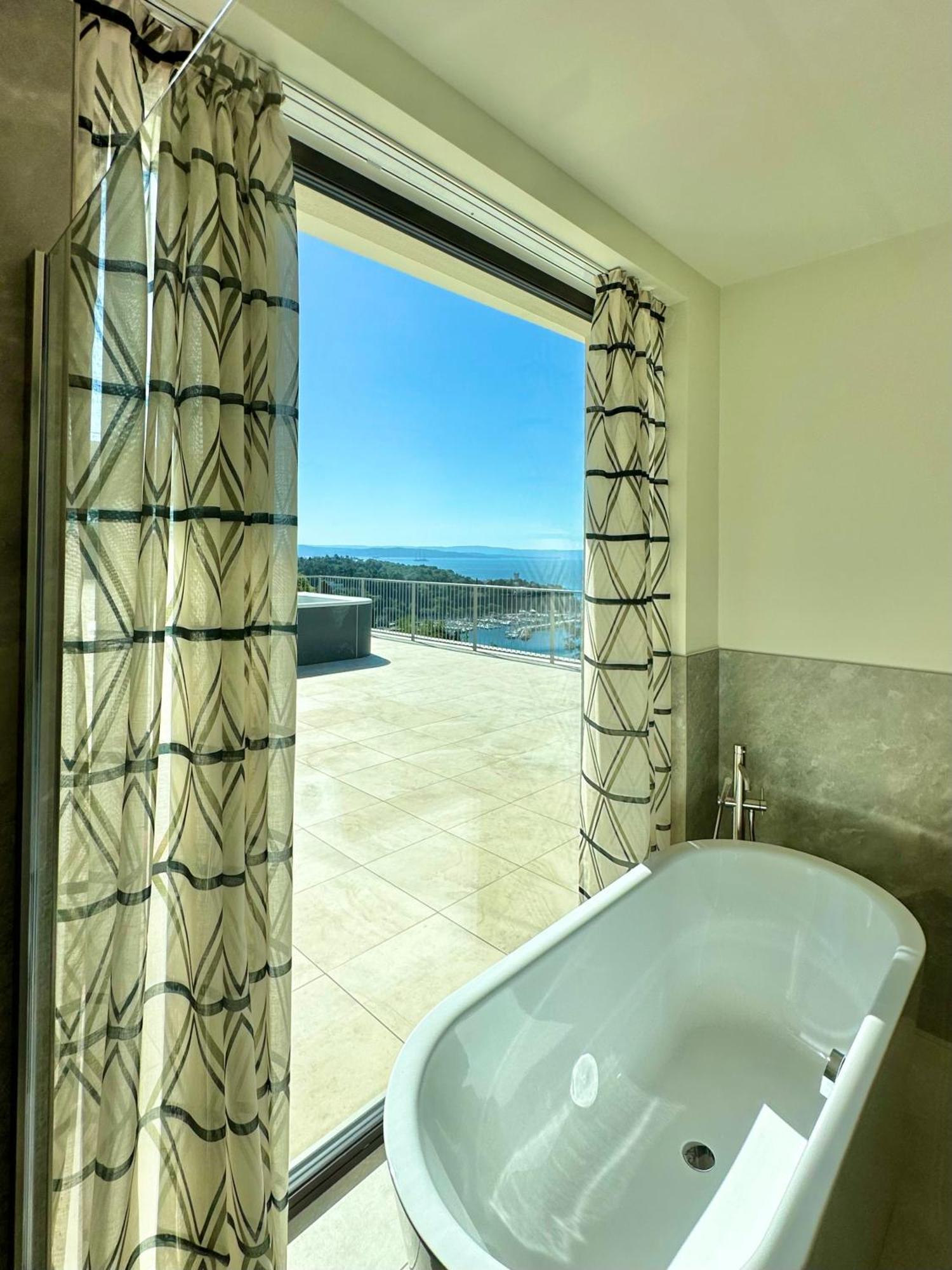 Maximilian Suites Trieste Exterior photo