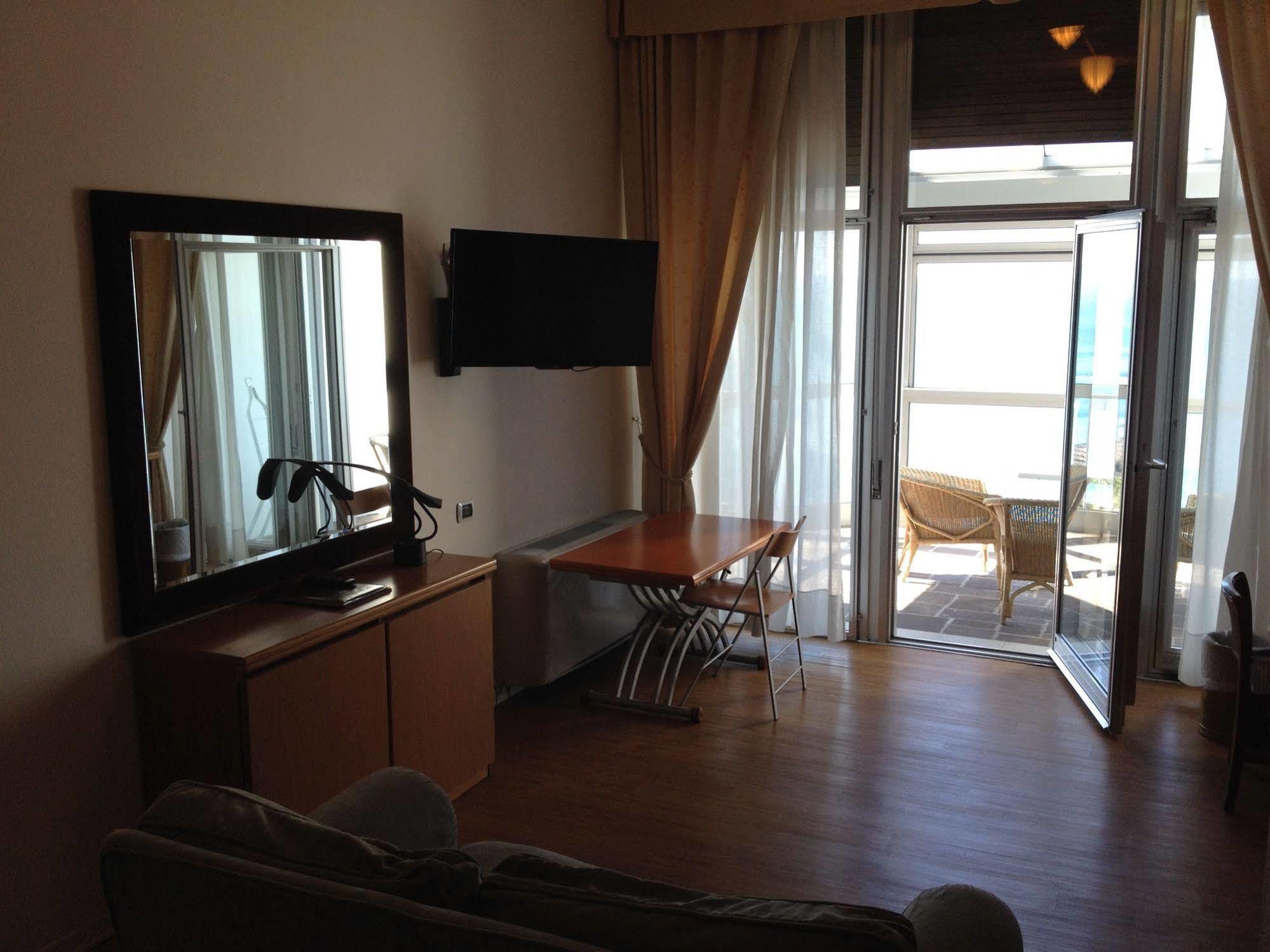 Maximilian Suites Trieste Exterior photo